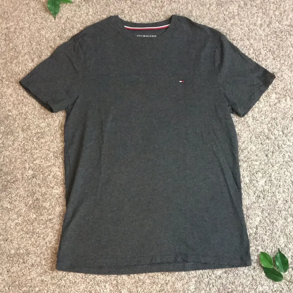 Tommy Hilfiger Dark Gray Tee T-shirt Men’s Medium Crew Neck Short Sleeve